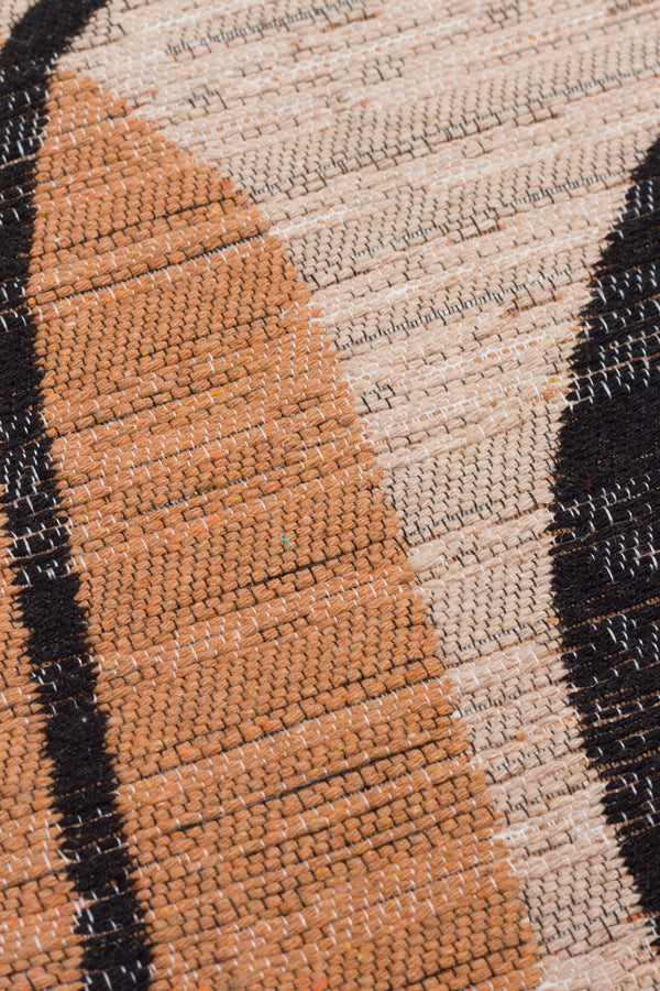 "TATTOOINE", Eda Akgönül, Rug